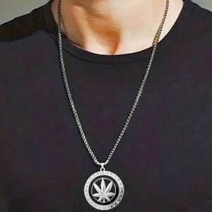 💖Men's Rhinestone Hollow Leaf Pendant Necklace
